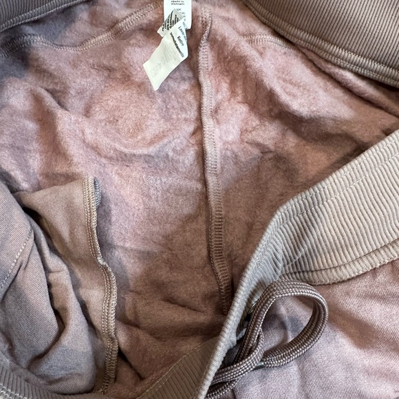 ALO Yoga Smoky Quartz Sweatpants - Picture 7 of 9
